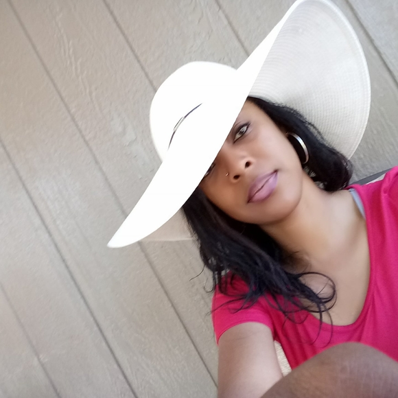 Poshmark profile picture for @copiously